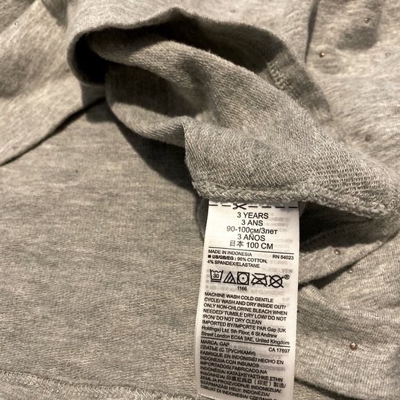 Gap dress for 3yrs old / Toddler . Gray color with gold dots. Wear only once - Picture 3 of 5